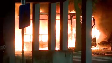 Ouvida explosão em autocarro a arder no bairro do Zambujal