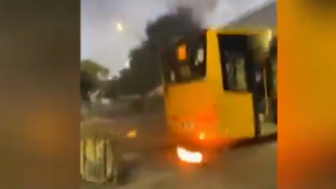 Imagens mostram início de incêndio num autocarro no Zambujal