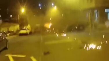 As imagens do rasto deixado pelo autocarro em chamas na Portela de Carnaxide