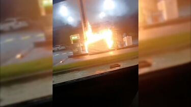Colchão a arder em bomba de gasolina na Cova da Moura na segunda noite de tumultos 
