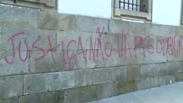 Edifícios públicos em Braga vandalizados com frases sobre morte na Amadora