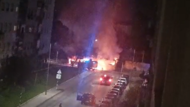 Autocarro incendiado por cerca de dez encapuzados no Seixal 