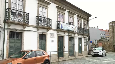 Criança de três anos sai sozinha de creche em Braga e é encontrada na rua a chorar