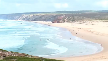 Corpo de pescador de 25 anos encontrado na praia em Aljezur