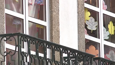 Menino de três anos fica 20 minutos sozinho fora da creche. Criança terá saído pelo portão traseiro da instituição