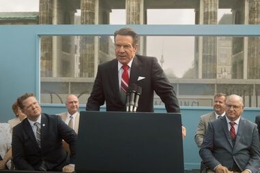 O ator Dennis Quaid encarna a figura de Ronald Reagan (1911-2004), o 40.º Presidente dos Estados Unidos da América