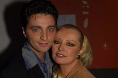 FOTOS FILHO DA AGATA COM A MÃE v2