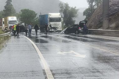 Acidente no IC1 corta o trânsito nos dois sentidos