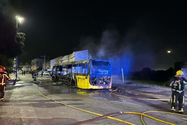 Grupo que incendiou autocarro no Seixal deixou provas no local