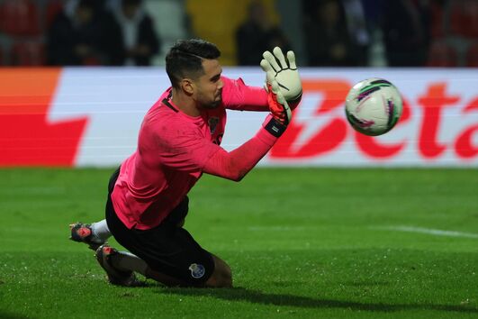 Diogo Costa tem 25 anos