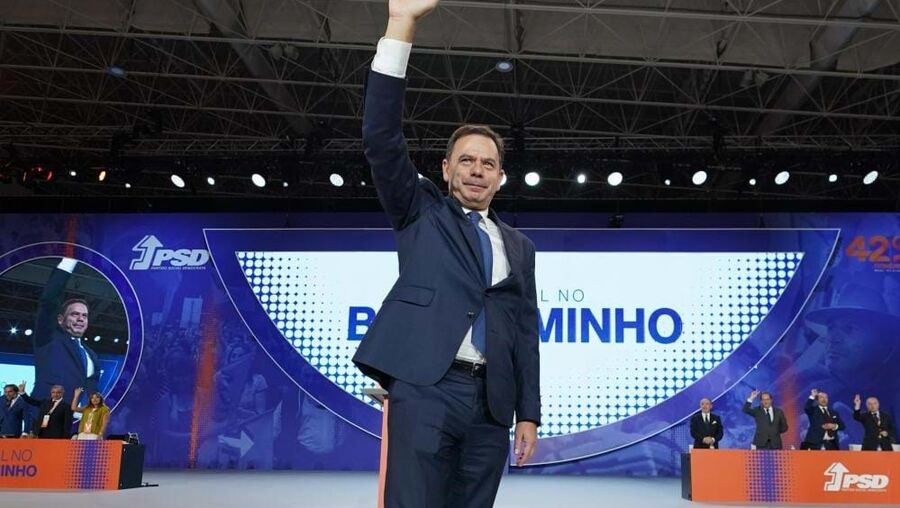 Luís Montenegro ‘fazedor’ lembra “pântano” do PS Política Correio