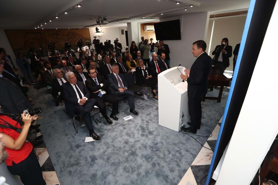 Governo fecha acordo de valorização salarial com parceiros sociais