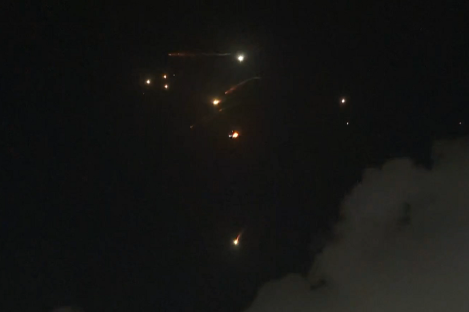 Militares israelitas afirmam que já estão a ser lançados mísseis do Irão contra Israel 