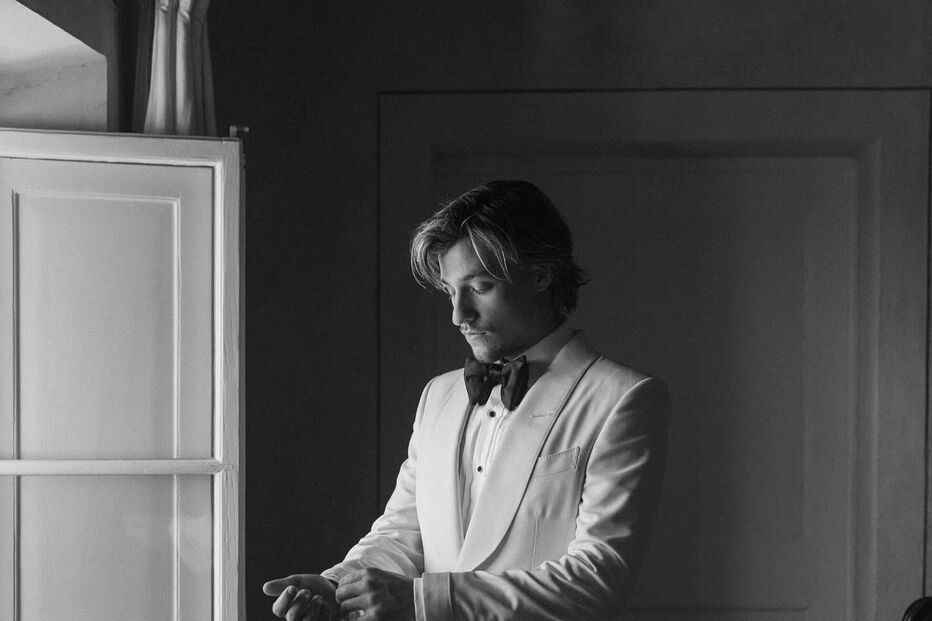 Millie Bobby Brown voltou a subir ao altar com Jake Bongiovi