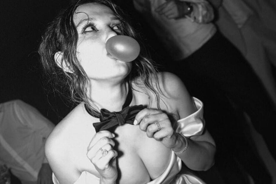 Millie Bobby Brown voltou a subir ao altar com Jake Bongiovi