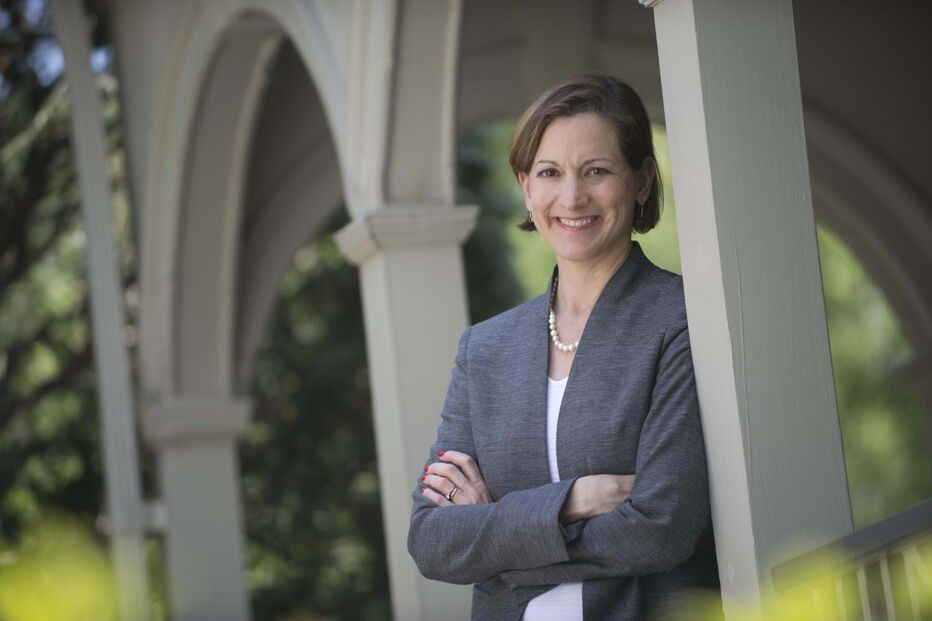 Anne Applebaum Elizabeth