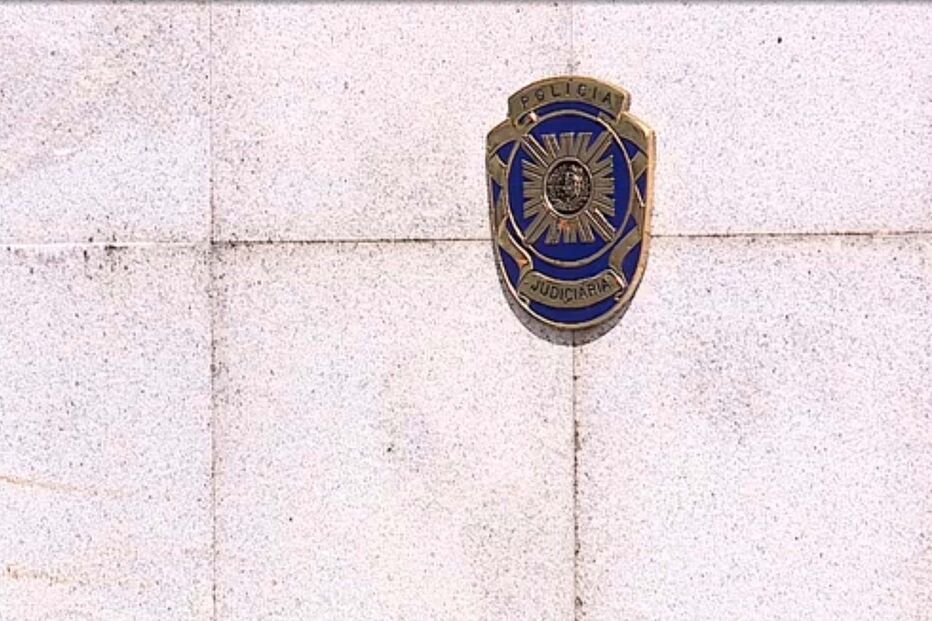 Homem oferece boleia a jovem que conhece em bar para a violar