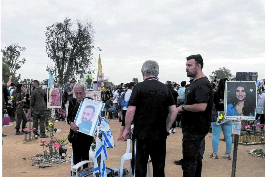 Homenagem às vítimas no recinto do Festival Supernova