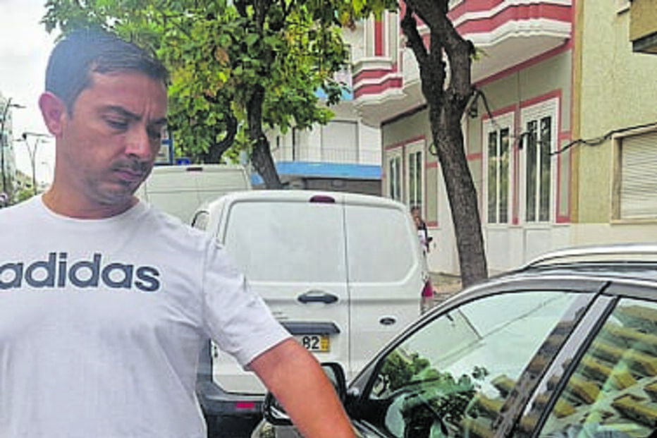 Viatura foi riscada na lateral em plena via pública