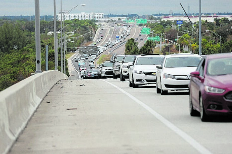 Milhares fogem de furacão