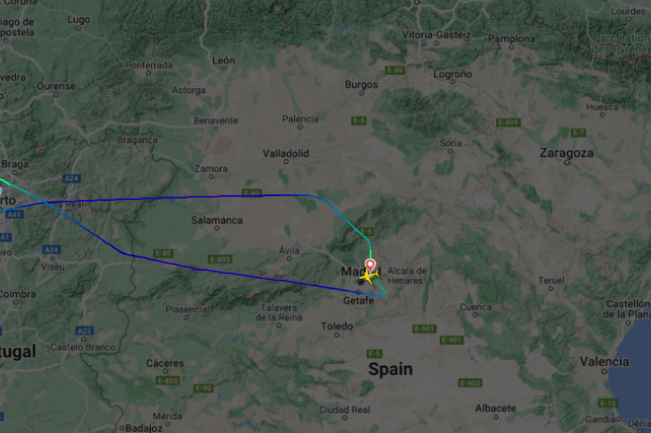 Voo com destino ao Porto não consegui aterrar no Aeroporto Francisco Sá Carneiro