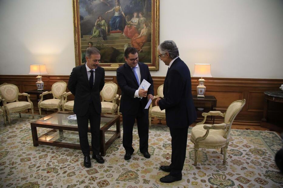 Governo entrega proposta do Orçamento do Estado para 2025 na Assembleia da República