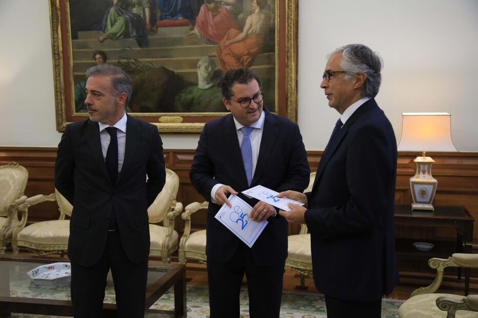 Governo entrega proposta do Orçamento do Estado para 2025 na Assembleia da República