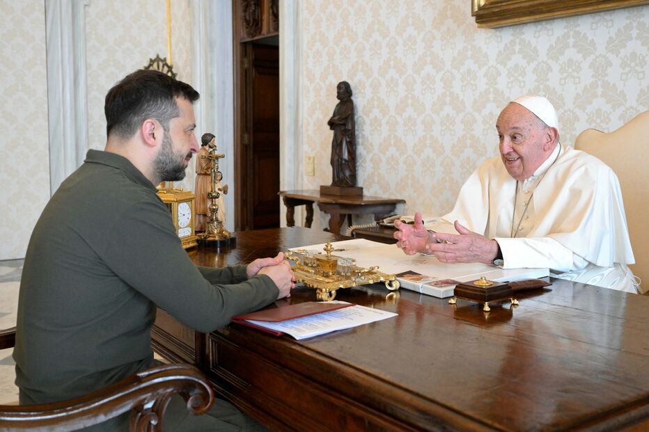 Papa Francisco encontra-se com Zelensky no Vaticano