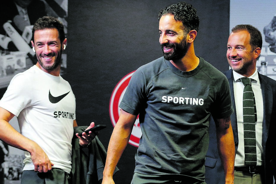 Diretor-desportivo ao lado do treinador e também do presidente