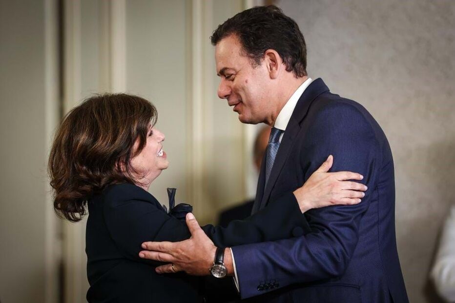 Nova presidente do Tribunal de Contas, Filipa Urbano Calvão, com o primeiro-ministro