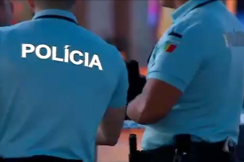 Mulher manda marido ajoelhar-se e tenta estrangular com fio 