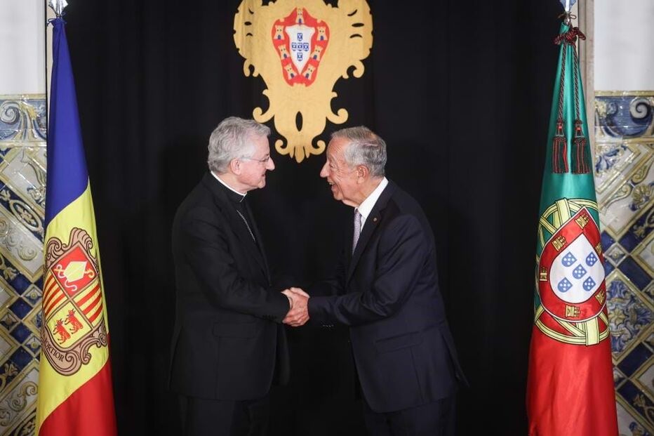 Marcelo Rebelo de Sousa ao lado de Joan Enric Vives i Sicília
