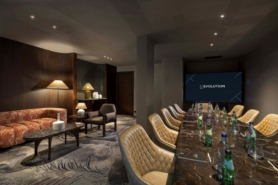 2024-10-14_18_34_48 RS19134_evolution-valbom-creative-room-sala-mesa-reunioes.jpg