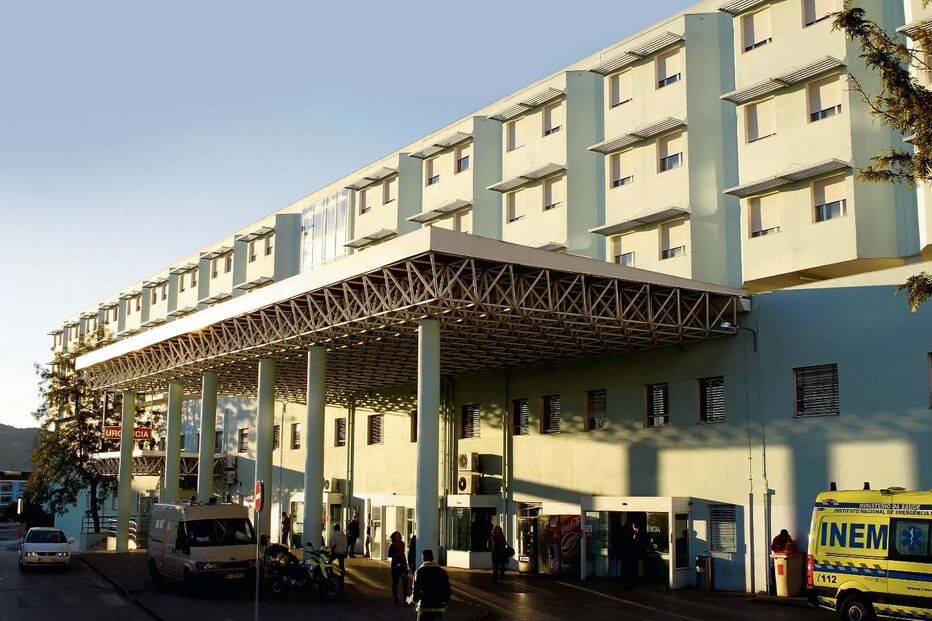 Criança está internada no Hospital de S. Bernardo, em Setúbal