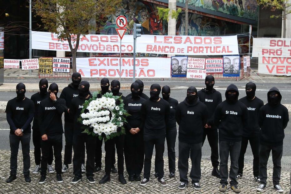 Manifestação dos lesados do BES nas imediações do Campus de Justiça