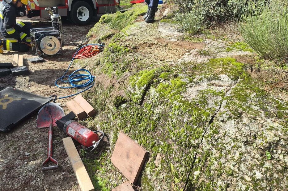 Mulher de 48 anos morre em despiste seguido de capotamento de trator em Celorico da Beira