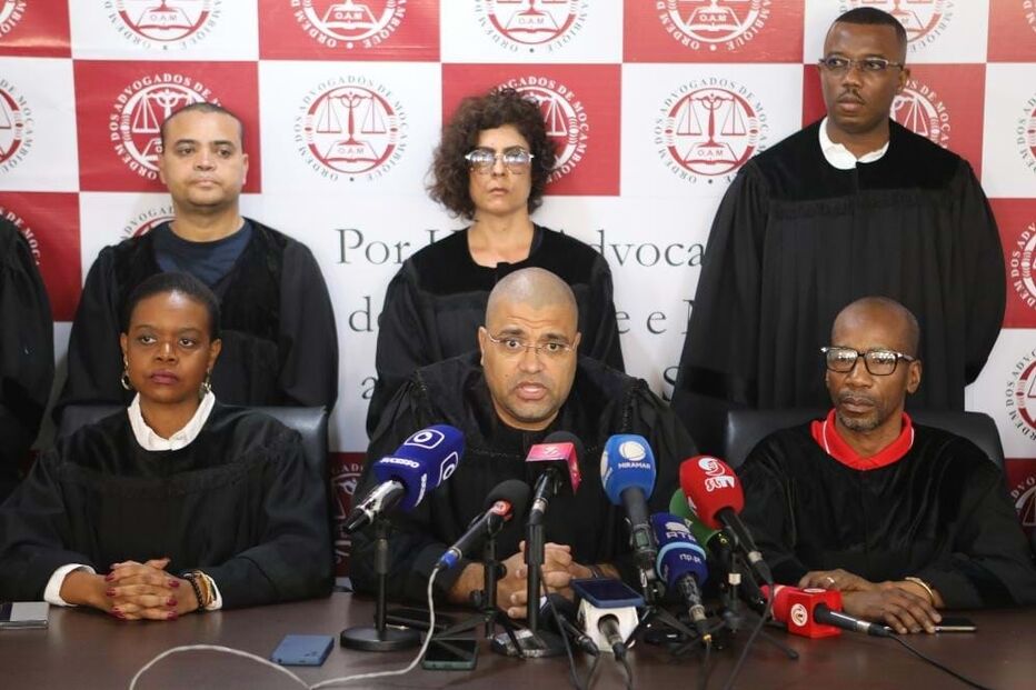 Bastonário da Ordem dos Advogados de Moçambique, Carlos Martins fala em conferência sobre homicídio