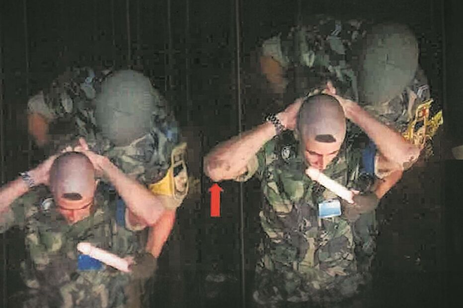 Eram colocados objetos sexuais na boca dos militares com cabelos cortados