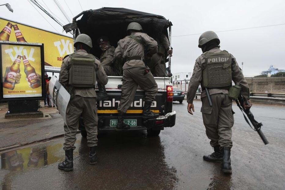 Polícia lança gás lacrimogéneo para dispersar manifestação em Maputo