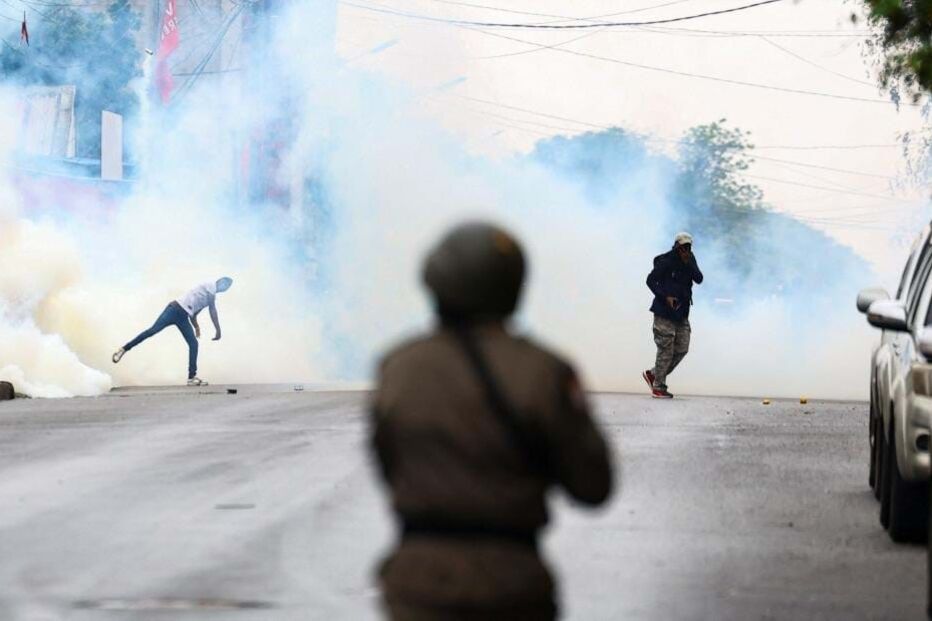 Polícia lança gás lacrimogéneo para dispersar manifestação em Maputo	