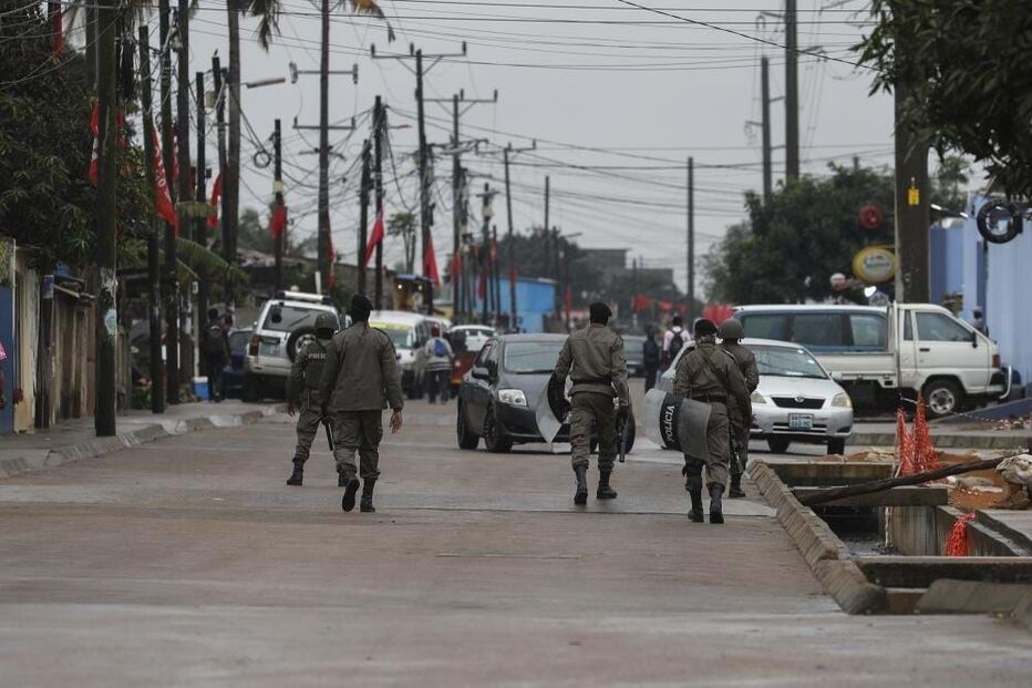 Polícia moçambicana X