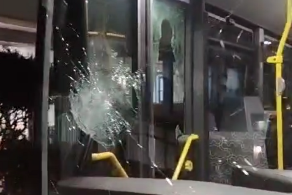 Autocarro destruído em noite de terror em Lisboa