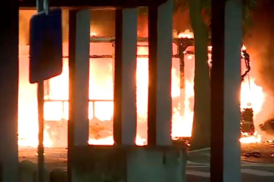 2024-10-22_19_20_52 Carro a arder.jpg