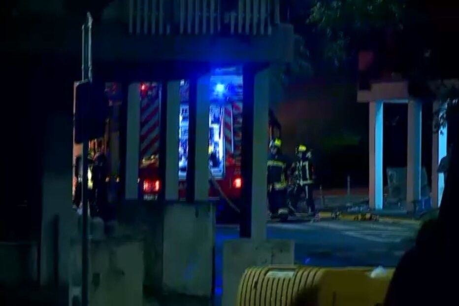 Populares incendeiam autocarro no bairro do Zambujal e obrigam a reforço policial