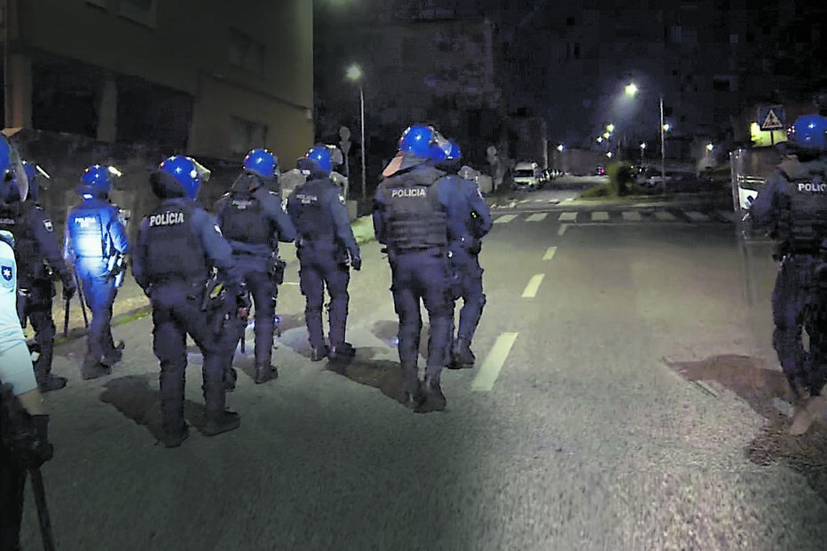 PSP empenhada para conter os distúrbios no Bairro do Zambujal que se seguiram à morte de Odair Moniz