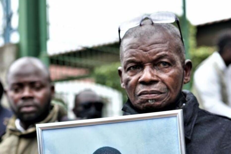 Milhares de pessoas no funeral de advogado de Venâncio Mondlane em Moçambique