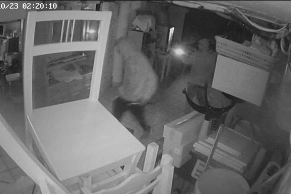 Dupla encapuzada assalta café em Armação de Pêra