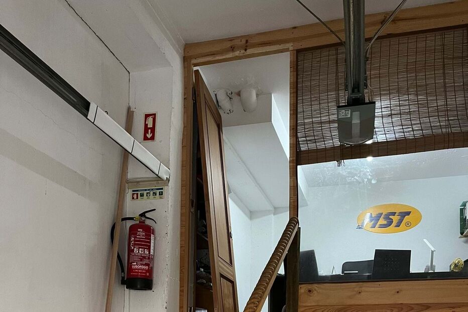 Dupla encapuzada assalta café em Armação de Pêra