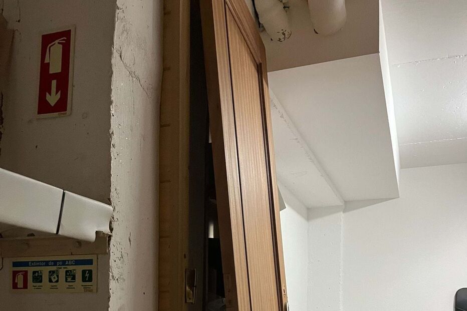 Dupla encapuzada assalta café em Armação de Pêra