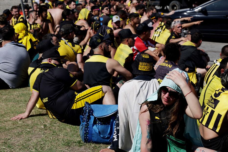Batalha campal no Rio de Janeiro levou à detenção de 250 adeptos uruguaios